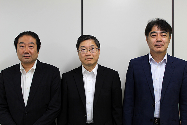(左から)全国中小企業振興機関協会 中島誠参事、山岡泰宏参事、内田透取引グループ長